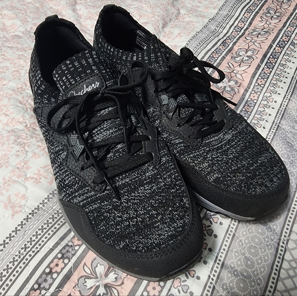 Skechers black sneakers